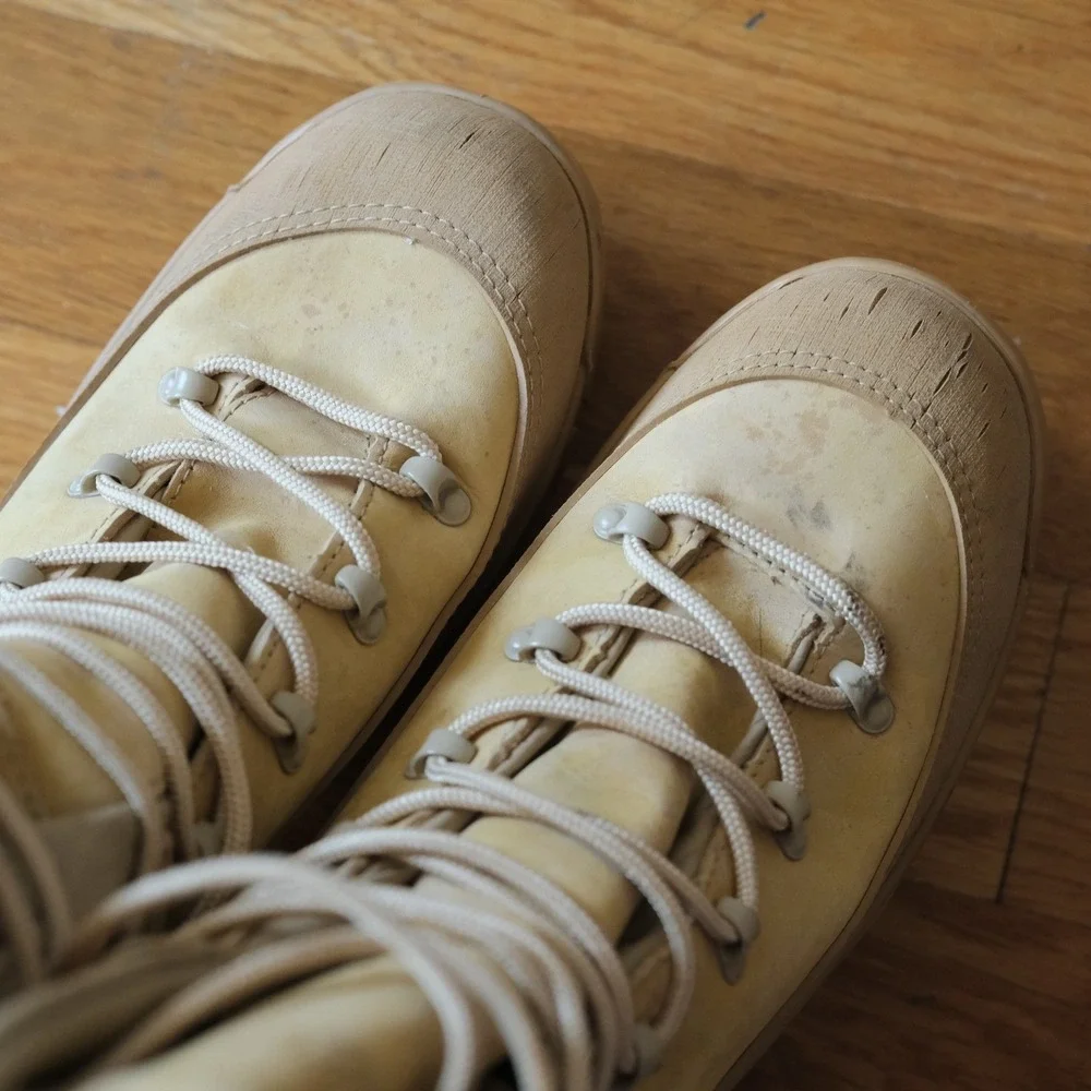 Danner Military Boots Mens Tan Gore-Tex Vibram Vintage Y2K Tactical Hiking USA